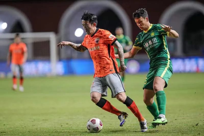 九游体育-足球锦标赛掀起高潮,齐鲁旋风队鏖战胶东麒麟队,老将里程碑之夜——关键战拿下信心的简单介绍