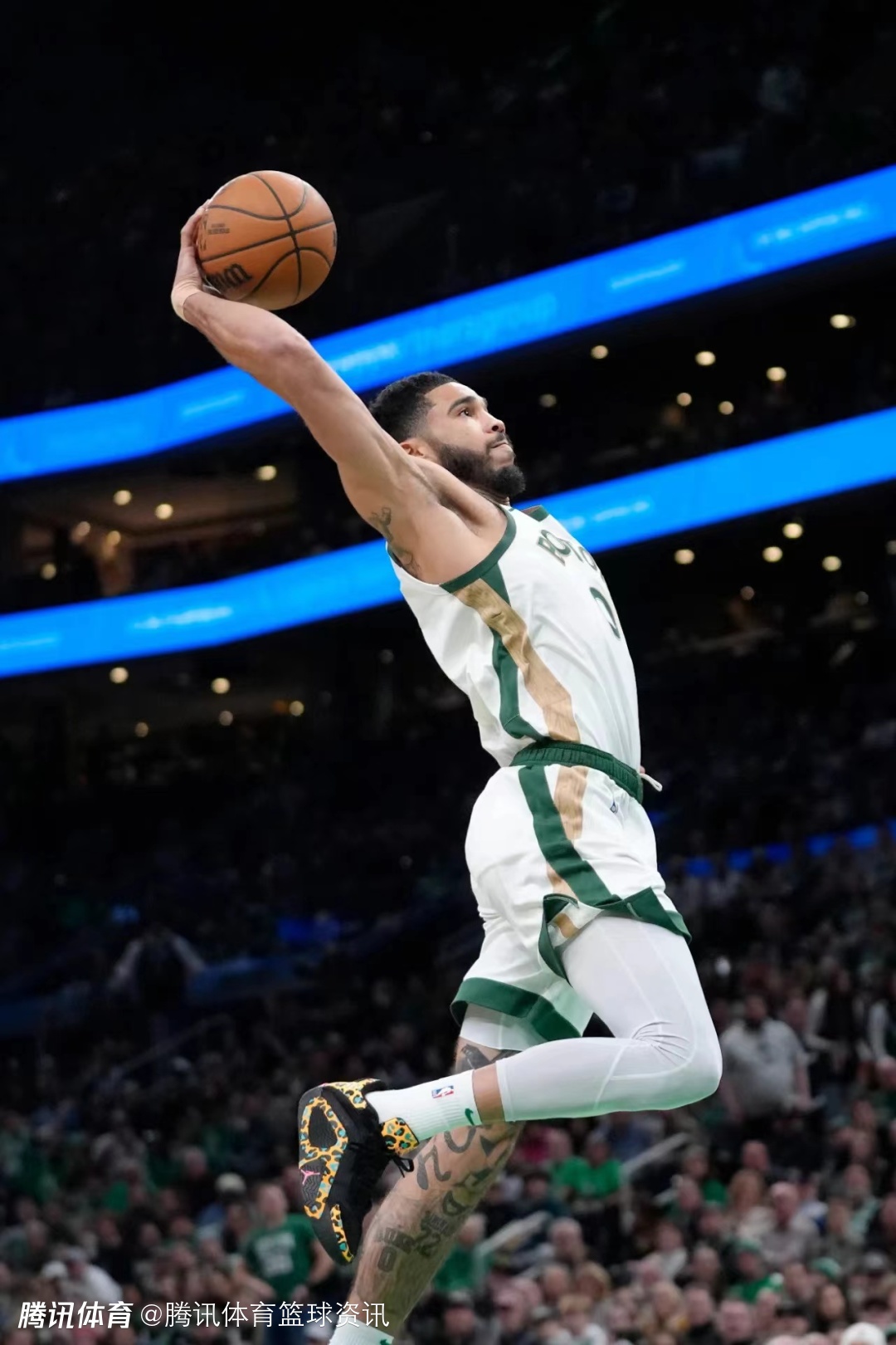 九游娱乐-关于塔图姆连续十场比赛得分超过高光表现,勇士挑战极限!的信息